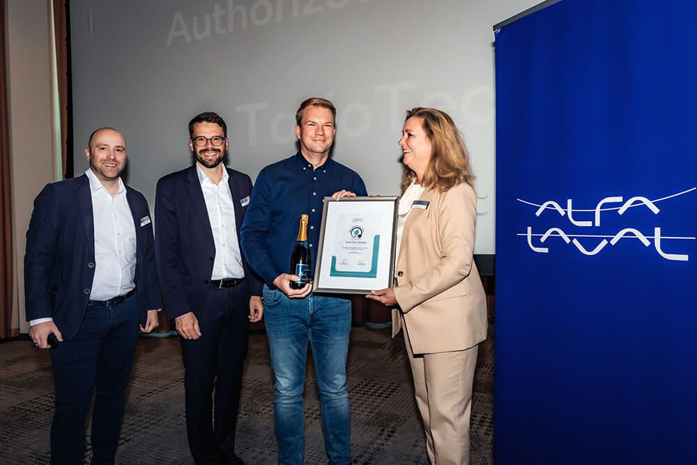 Sascha Pintado erhält die Zertifizierung als Alfa Laval Energy Hunter.